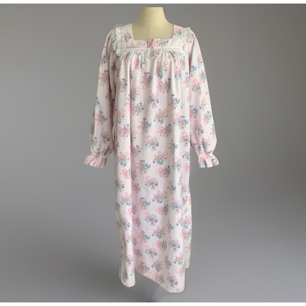 Vintage Adonna Flannel bows‎ Nightgown